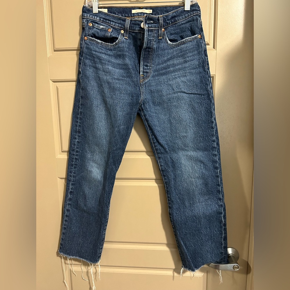 Levi Crop Wedgie Straight Jean